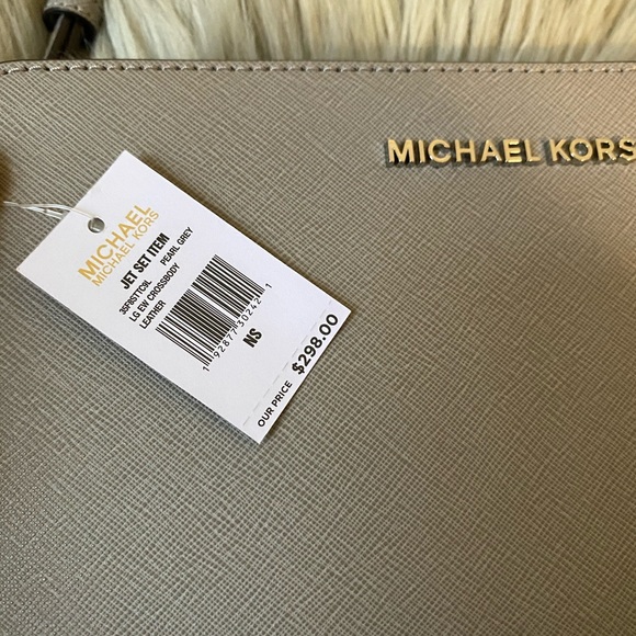 Michael Kors LG crossbody with matching wallet - Picture 3 of 6